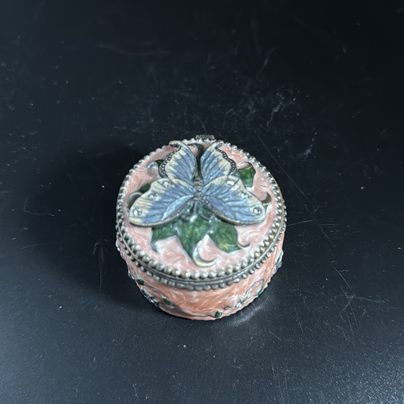 Vintage Butterfly Trinket Box - Picture 2 of 7